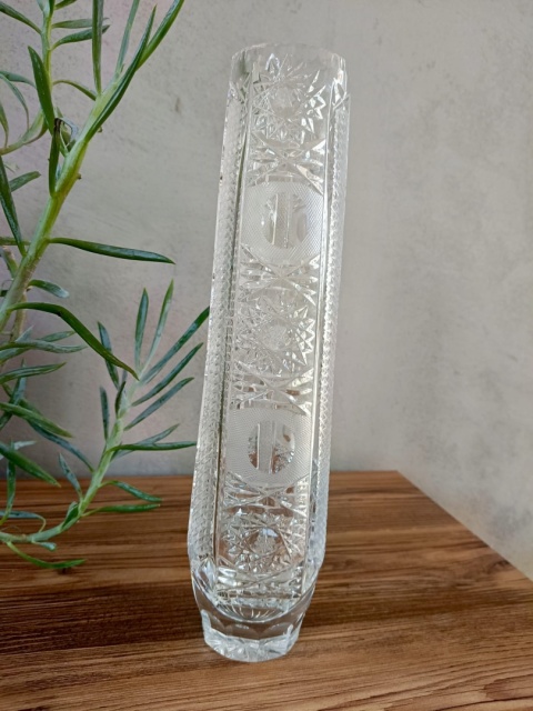 Kryształowy wazon z okresu PRL, wysoki (30 cm)
