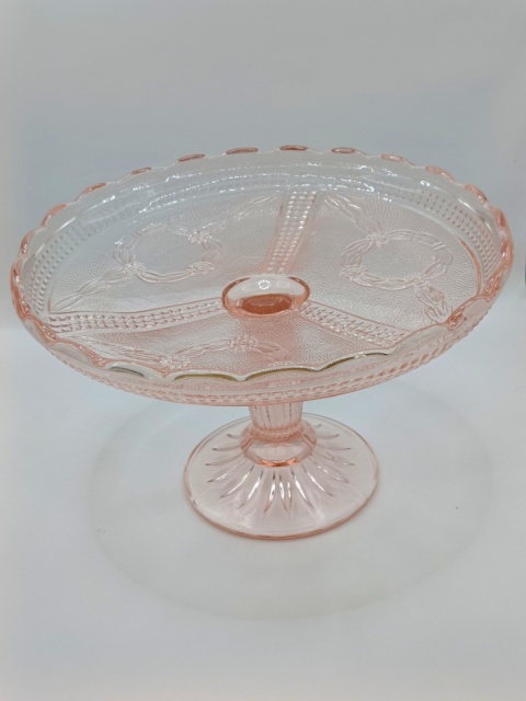 Patera na nodze Ząbkowice nr 2239 – rozalinowe szkło z okresu PRL