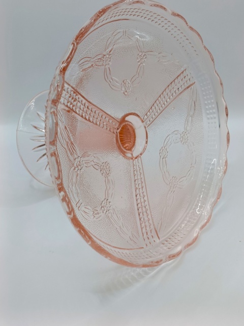 Patera na nodze Ząbkowice nr 2239 – rozalinowe szkło z okresu PRL