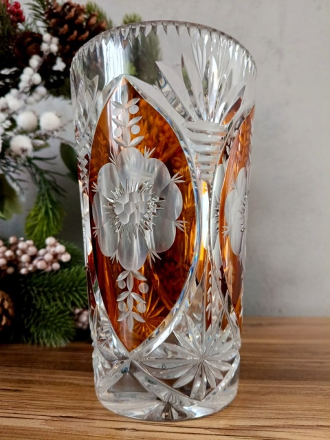 Wazon kryształowy z Huty Julia – bursztynowy