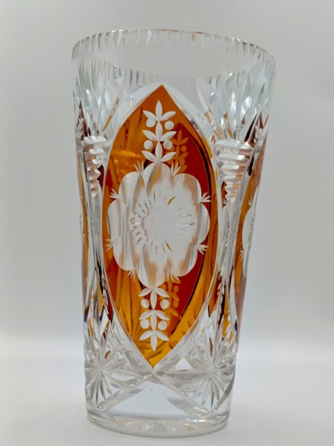Wazon kryształowy z Huty Julia – bursztynowy