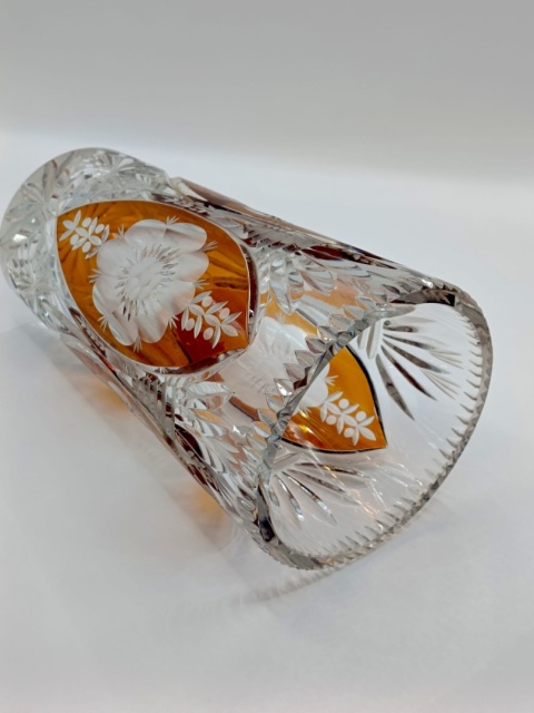 Wazon kryształowy z Huty Julia – bursztynowy