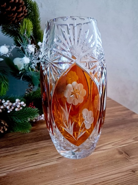 Wazon kryształowy z Huty Julia – bursztynowy