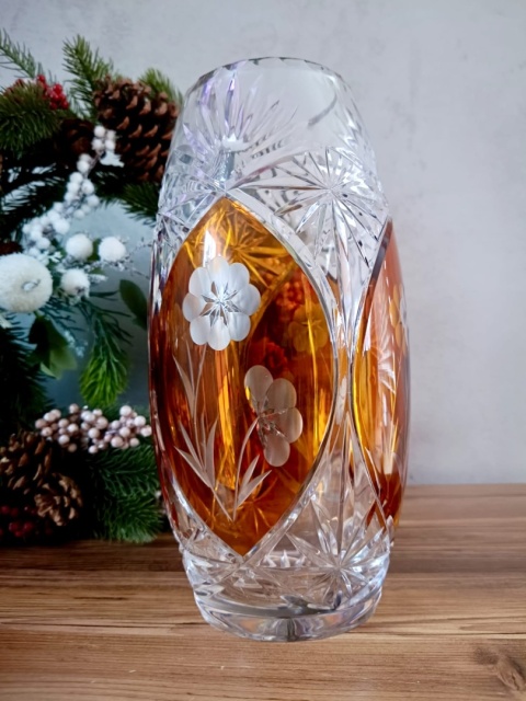 Wazon kryształowy z Huty Julia – bursztynowy